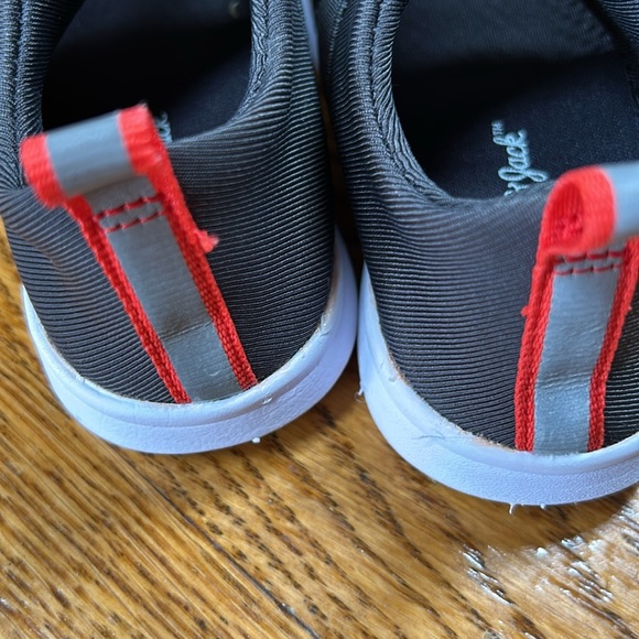 Cat and Jack black toddler water shoes. Good condition. Size 7. - Picture 3 of 8